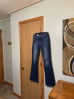 Gap "Curvy" Size 26 Long Medium Wash Low-Rise Bootcut/Flare Leg Jeans - EUC